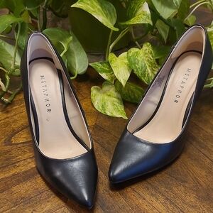 Metaphor Bern Black Women's Pumps